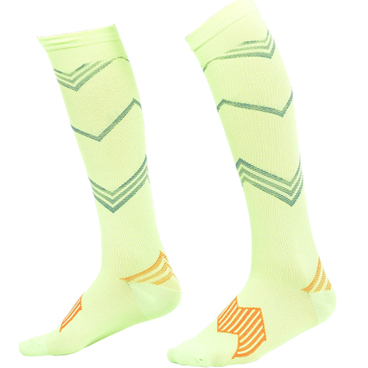 Knee High Basketball Compression Socks Running Compression Socks Men Sports Casual Socks Pressure Leg Socks for Travel 15-20 mmHg